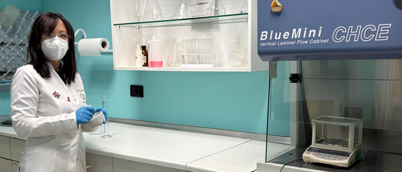 farmacista in laboratorio